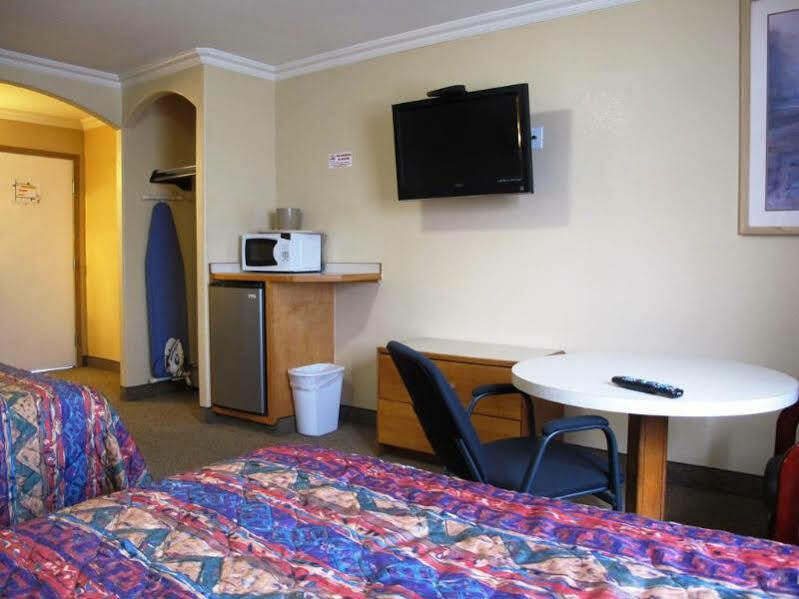 Merrill Field Inn Анкоридж Экстерьер фото
