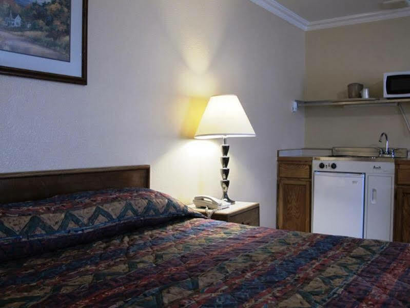 Merrill Field Inn Анкоридж Экстерьер фото