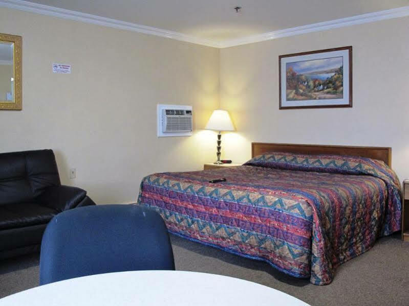 Merrill Field Inn Анкоридж Экстерьер фото