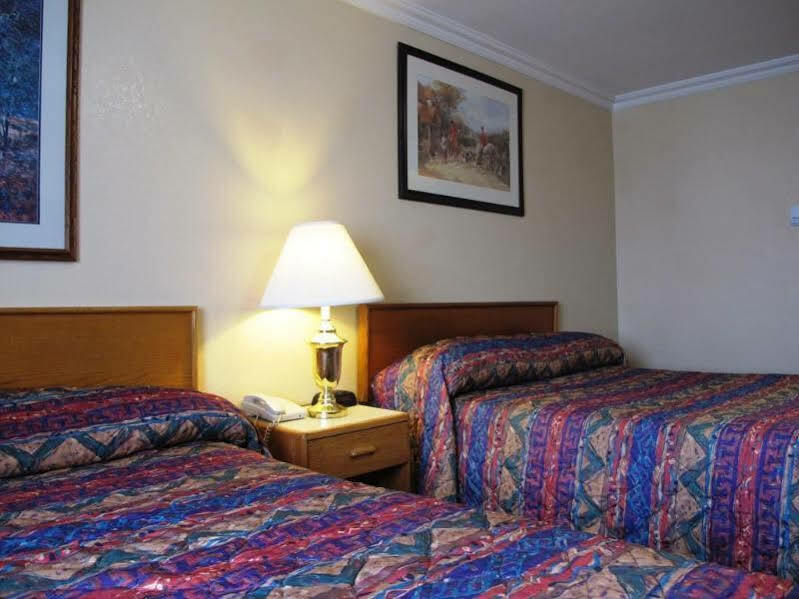 Merrill Field Inn Анкоридж Экстерьер фото