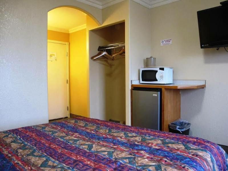 Merrill Field Inn Анкоридж Экстерьер фото